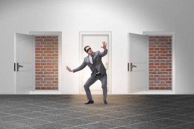 Tuğladan kapısı olmayan bir iş adamı.