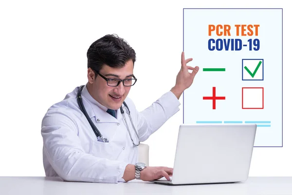 İş adamıyla Coronavirus covid-19 testi — Stok fotoğraf