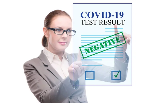 İş kadını ile Coronavirus covid-19 testi kavramı — Stok fotoğraf