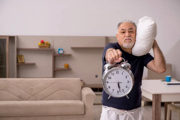 Old man doing sport exercises at home — Stock Photo, Image