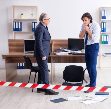 Adli tıp ofisteki hırsızlığı araştırıyor.