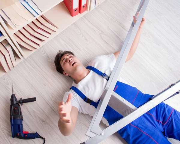 Unsafe behavior concept with falling worker — Stock Photo, Image