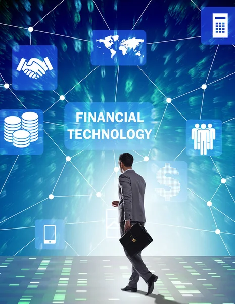 Affärskvinna gående mot finansiella teknik fintech — Stockfoto
