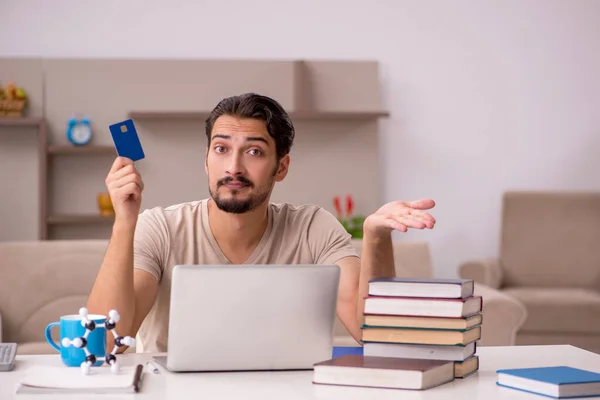 Young male student studying at home during pandemic — Stock Photo, Image