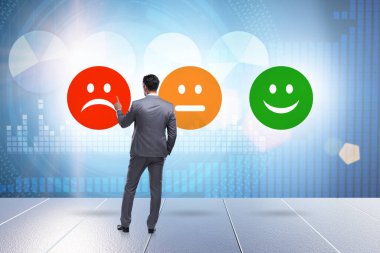 Yüzleri ve iş adamı olan müşteri geribildirimi