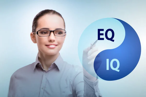 İş kadınlarında EQ ve IQ beceri kavramları — Stok fotoğraf