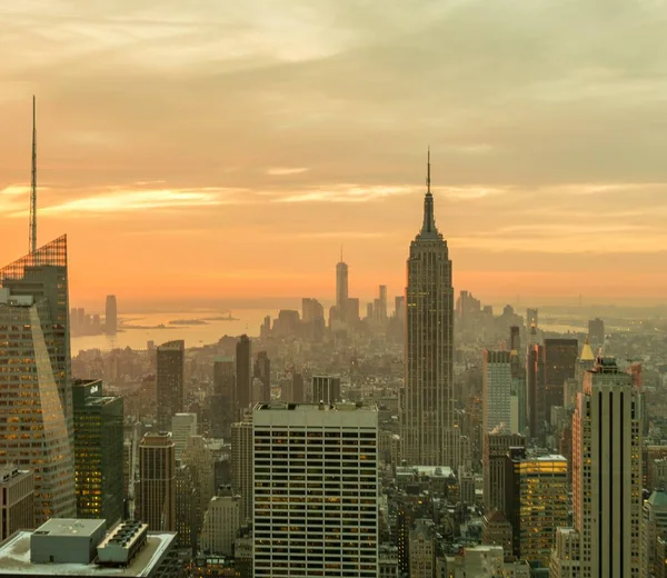 Uitzicht op New York Manhattan tijdens zonsondergang — Stockfoto