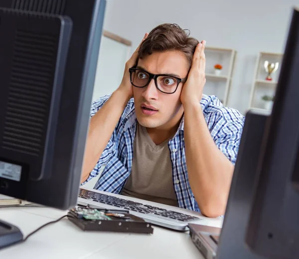 Young trader monitoring markets on screens — Stock Photo, Image