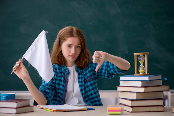 Giovani studentesse nel concetto di gestione del tempo — Foto Stock