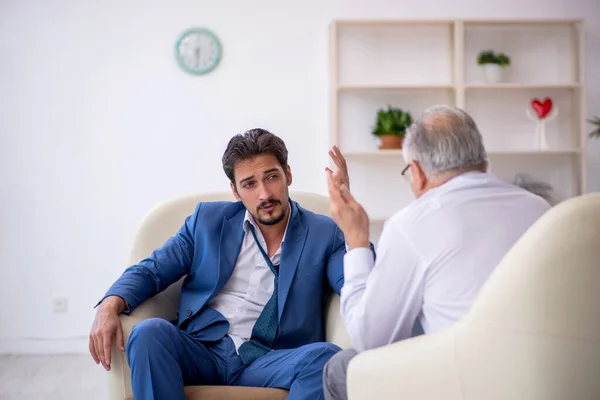 Young businessman employee visiting psychologist — Stock Photo, Image