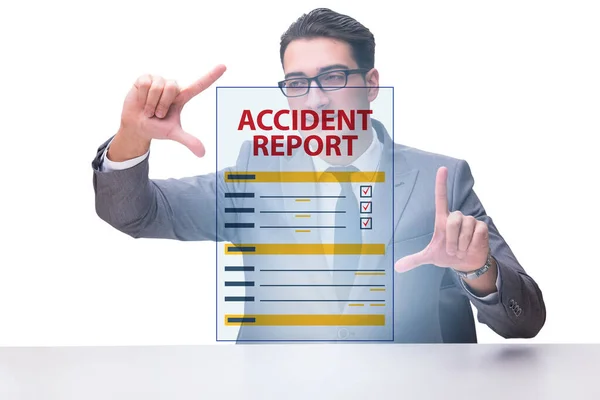 Podnikatel při virtuální zprávě o nehodě stiskne tlačítka — Stock fotografie