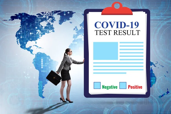 Kobieta w wirusie coronavirus-19 koncepcja testu — Zdjęcie stockowe