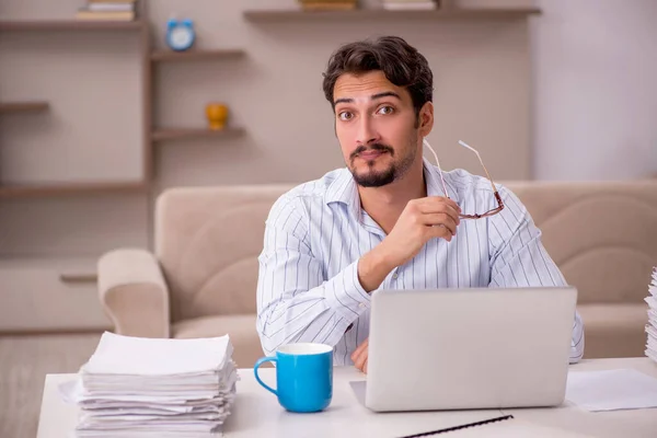 Young businessman employee working from home during pandemic — Stock Photo, Image