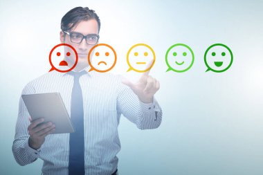 Müşteri geribildirim kavramında iş adamı