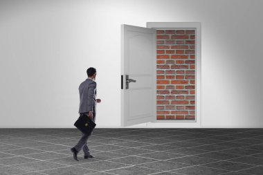 Tuğladan kapısı olmayan bir iş adamı.