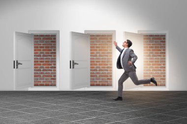 Tuğladan kapısı olmayan bir iş adamı.