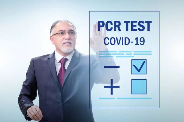 Concept van coronavirus covid-19 test met zakenman — Stockfoto