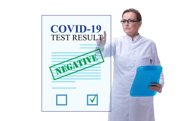 İş kadını ile Coronavirus covid-19 testi kavramı — Stok fotoğraf