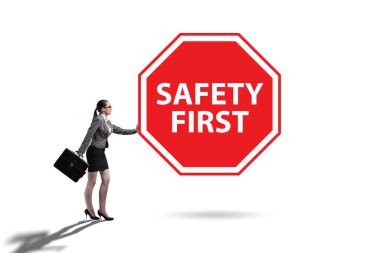 İş kadınlarında güvenlik önce gelir.