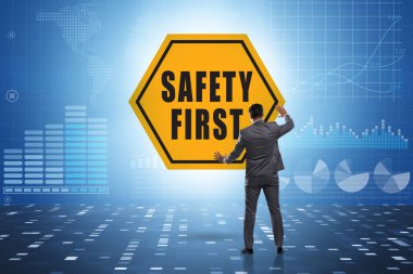 İş adamlarında güvenlik önce gelir.