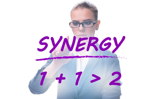 Mujer de negocios en concepto de negocio de sinergia — Foto de Stock