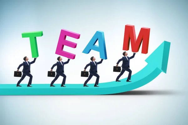 Teamwork concept met mensen die teambrieven dragen — Stockfoto