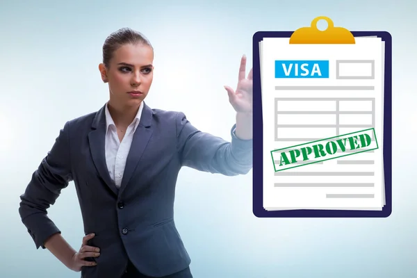 Concepto de solicitud de visado con empresaria — Foto de Stock