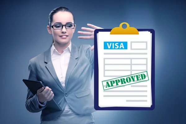 Concepto de solicitud de visado con empresaria —  Fotos de Stock