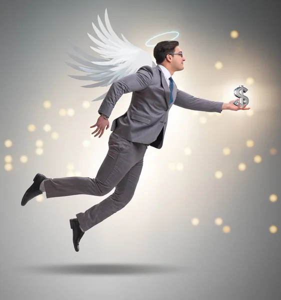 Концепція ангела інвестора з бізнесменом з крилами — стокове фото
