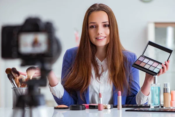 Beauty fashion blogger recording video — Stock Photo, Image