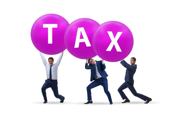 Концепція податкового навантаження з бізнесменами — стокове фото