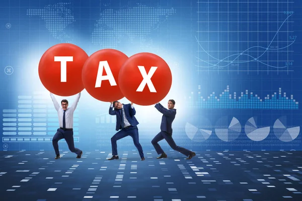 Концепция налоговой нагрузки с предпринимателями — стоковое фото