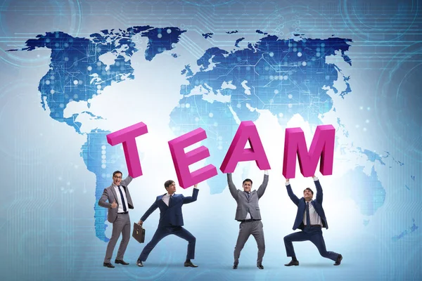 Teamwork concept met mensen die teambrieven dragen — Stockfoto