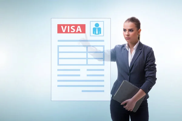 Concepto de solicitud de visado con empresaria — Foto de Stock