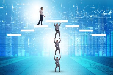 İş adamlarının birbirine yardım ettiği takım çalışması konsepti