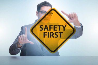 İş adamlarında güvenlik önce gelir.