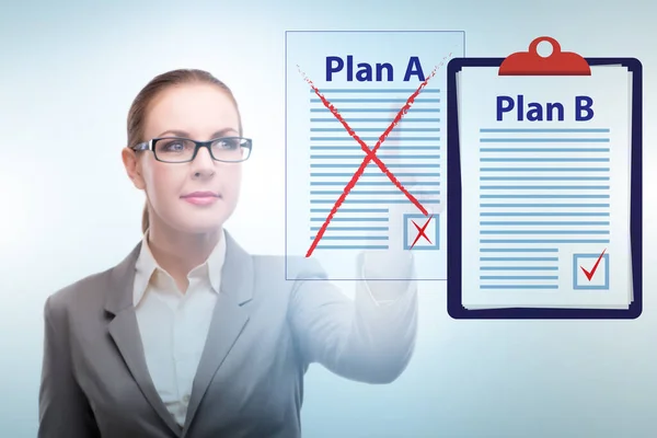 Valg mellom plan A eller plan B – stockfoto