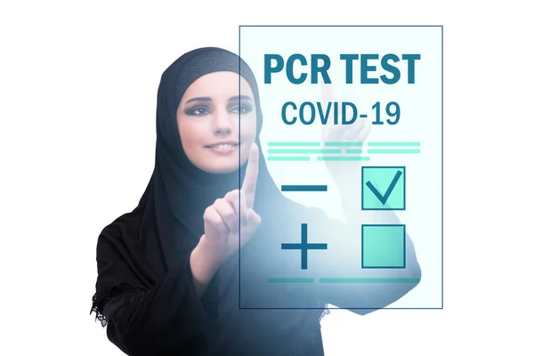 Concept van coronavirus covid-19 test met zakenvrouw — Stockfoto