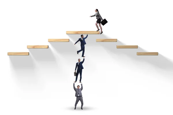 Teamwork concept met zakenmensen die elkaar helpen — Stockfoto