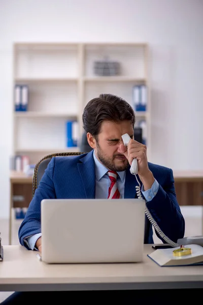 Young male employee working in the office — Stock Photo, Image