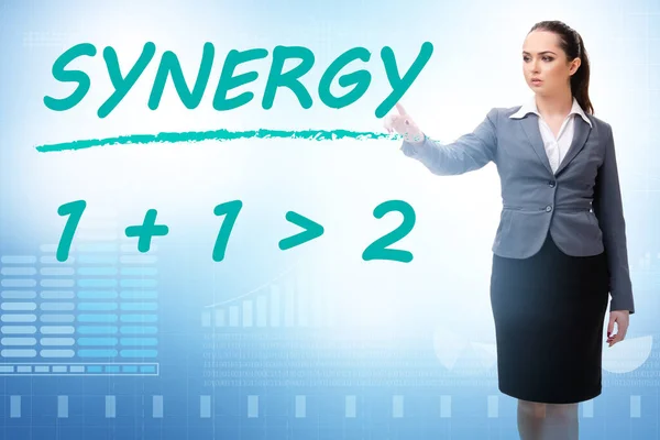 Zakenvrouw in synergie business concept — Stockfoto