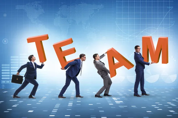 Teamwork-Konzept mit Menschen, die Teambriefe tragen — Stockfoto