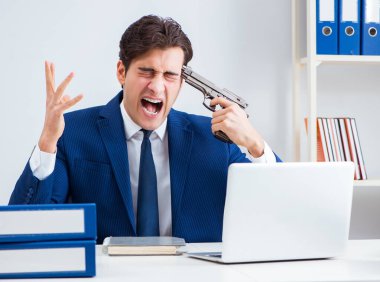 Genç yakışıklı işadamı intihar ofiste