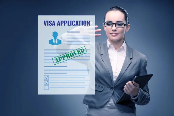 Visa Ansøgning Koncept Med Forretningskvinde - Stock-foto
