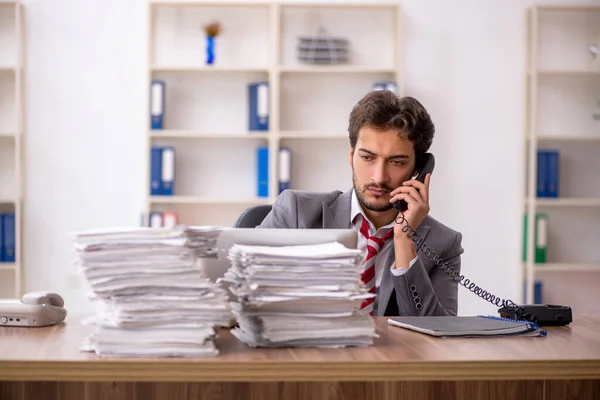 Jungunternehmer Unzufrieden Mit Exzessiver Arbeit Büro — Stockfoto