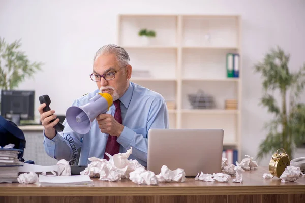 Velho Empresário Empregado Conceito Brainstorming — Fotografia de Stock