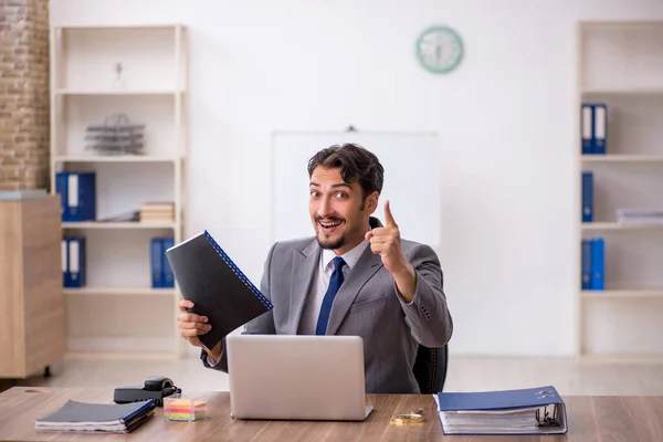 Jonge Zakenman Werkplek — Stockfoto