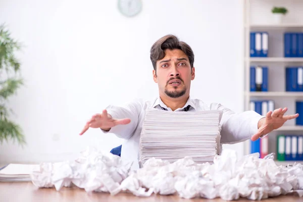 Jovem Empresário Empregado Conceito Brainstorming — Fotografia de Stock