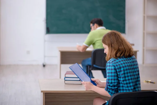 Due Studenti Seduti Classe — Foto Stock