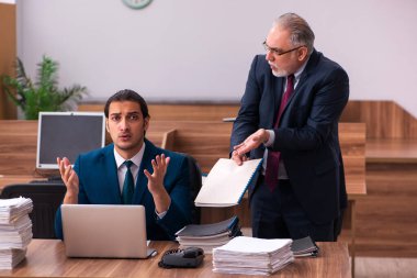 Zorbalık kavramında yaşlı işveren ve genç asistan